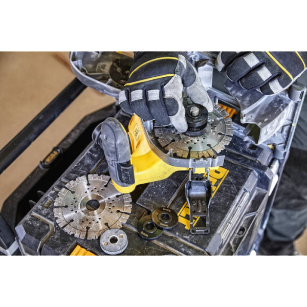 Аккумуляторный штроборез DeWalt DCG200NT, каркас, кейс