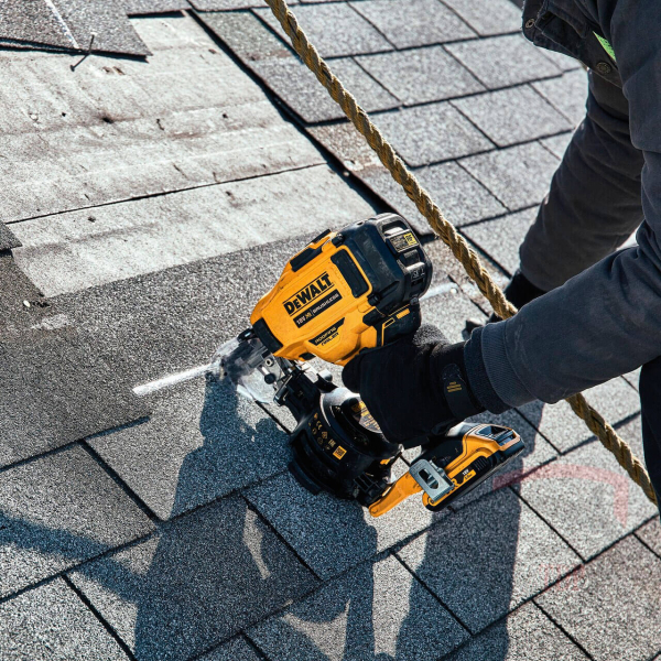 Акумуляторний цвяхозабивний пістолет DeWALT DCN45RND2, 2х2.0Ah,з/п, кейс