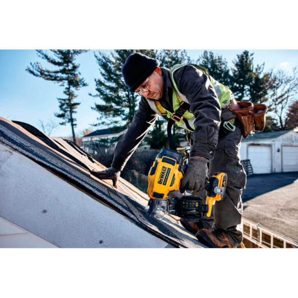 Акумуляторний цвяхозабивний пістолет DeWALT DCN45RND2, 2х2.0Ah,з/п, кейс