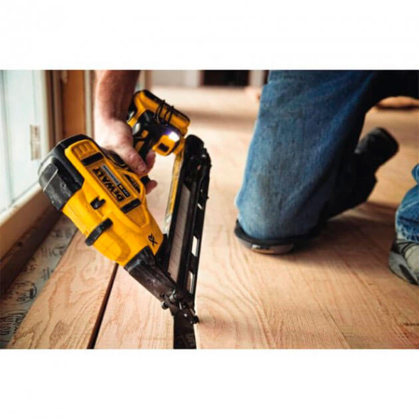 Акумуляторний цвяхозабивний пістолет DeWALT DCN650P2, 2х5.0Ah, з/п, кейс