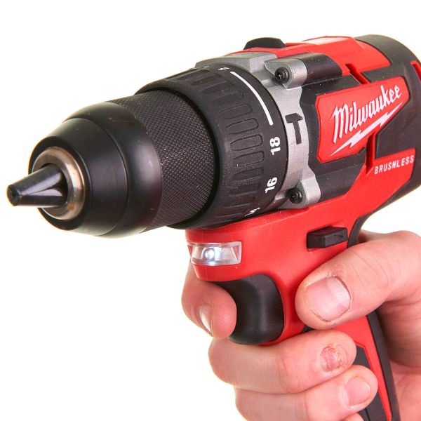 Акумуляторний ударний шуруповерт Milwaukee M18 CBLPD-202C, 2x2.0 Ah, з/п M12-18 C, в кейсі
