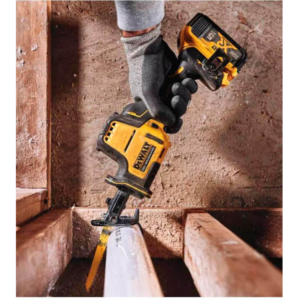 Акумуляторна шабельна пила Dewalt DCS369M2, 2x4.0Ah, з/п, кейс