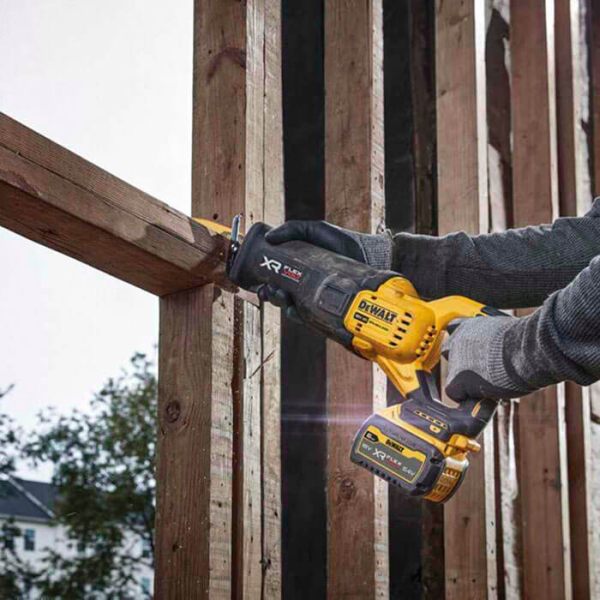 Акумуляторна шабельна пила Dewalt DCS386NT, каркас, в кейсі
