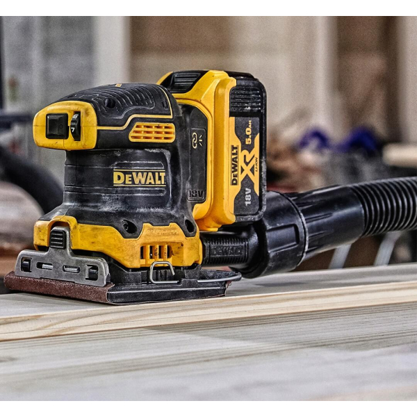 Аккумуляторная вибрационная шлифмашина DeWalt DCW200N, каркас