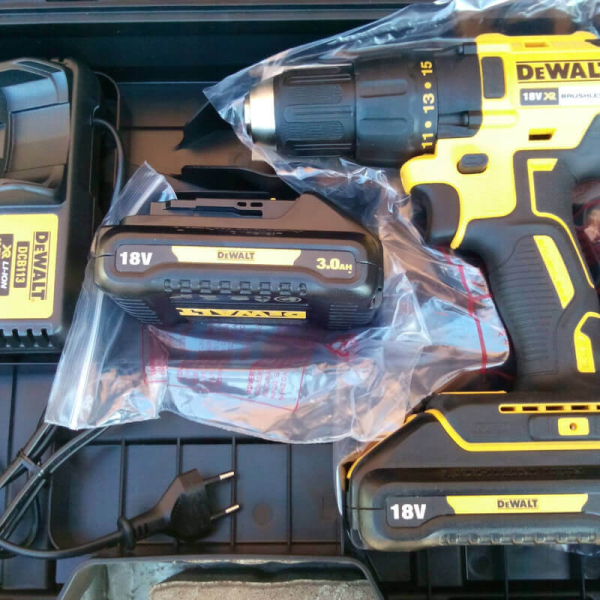 Аккумуляторный шуруповерт DeWalt DCD777L2T, 2x3.0Ah, з/у, у кейсі TSTAK