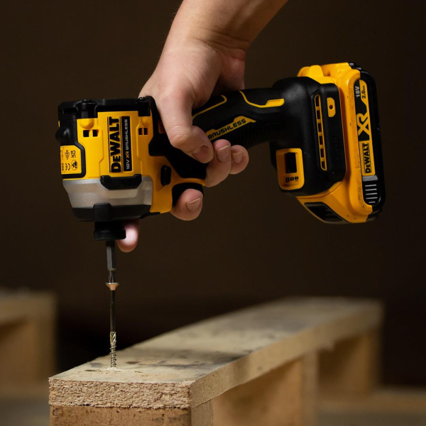 Акумуляторний гвинтоверт DeWALT DCF850D2T, 2x2.0 Ah, з/п, в кейсі