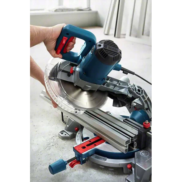 Торцювальна пила Bosch Professional GCM 216