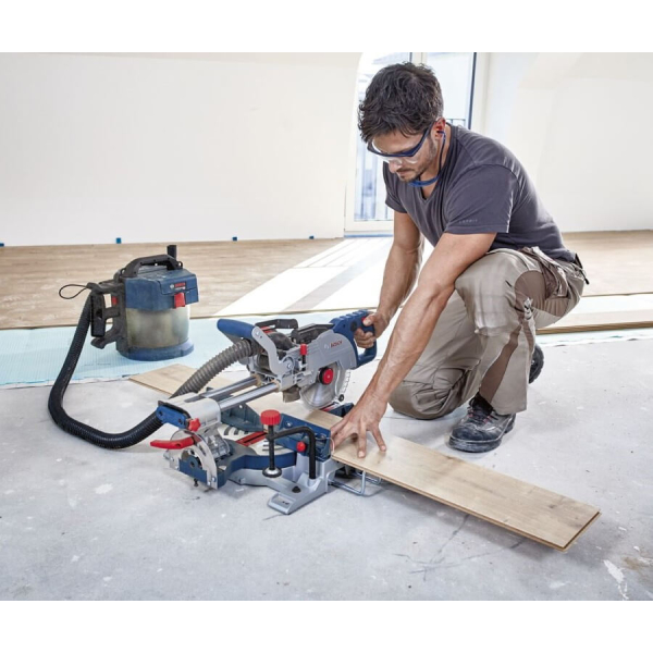 Акумуляторна торцювальна пила Bosch Professional GCM 18V-216, 1xProCore18V 8.0Ah, пиляльним диском по дереву, пилозбірником
