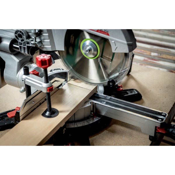 Акумуляторна торцювальна пила Metabo KGS 18 LTX BL 216, 2x5.2 Ah, з/п ASC 55