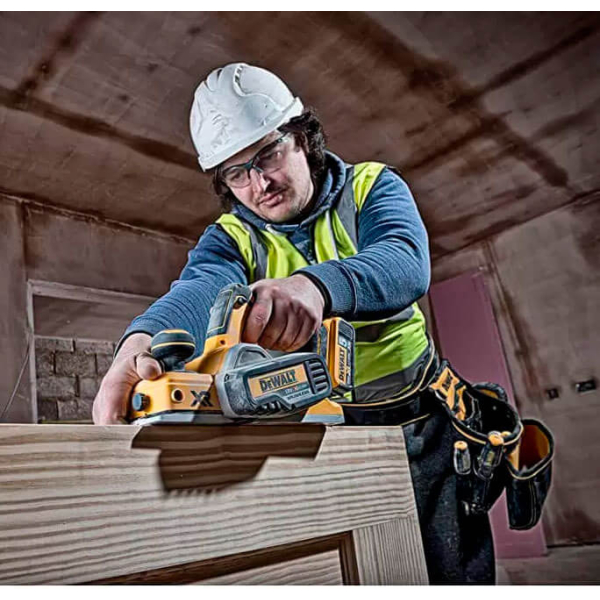 Рубанок аккумуляторный DeWALT DCP580N с акб Li-Ion на 5.0 Ah без з/у