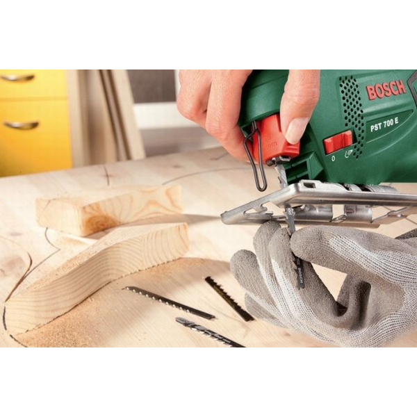 Лобзик Bosch PST 700 E, в кейсі