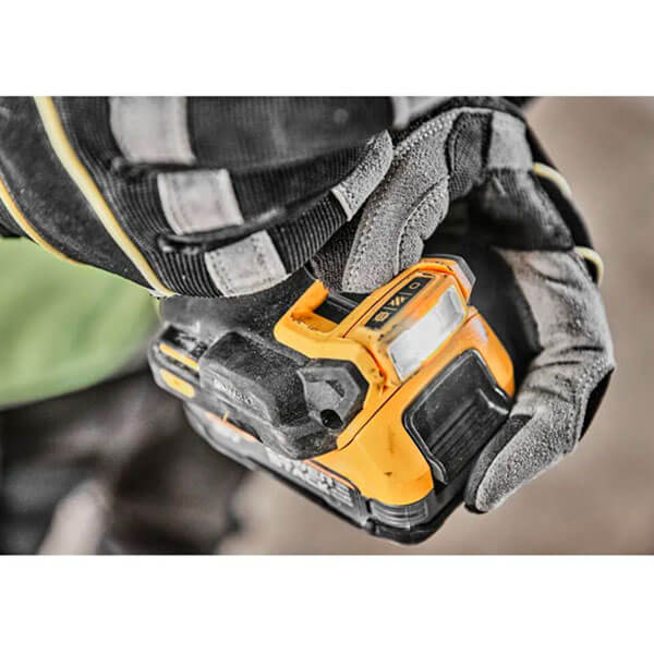 Аккумуляторный шуруповерт DeWALT DCD800NT, карас, в кейсе