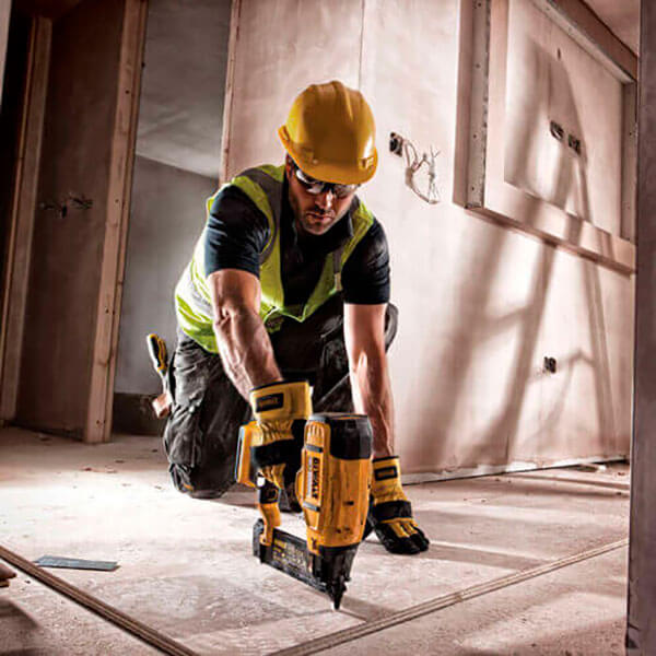 Акумуляторний цвяхозабивний пістолет DeWALT DCN680D2, 2хXR 2.0Ah, з/п, кейс
