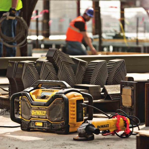 Радиоприёмник-зарядное устройство DeWalt DCR027, каркас