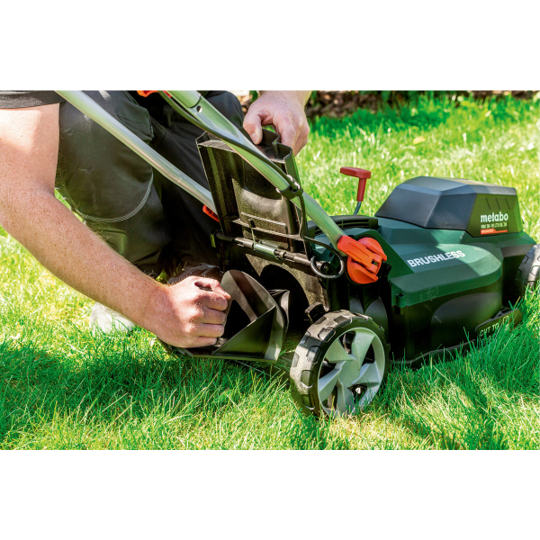 Акумуляторна газонокосарка Metabo RM 36-18 LTX BL 36, 2x5.2Ah, 2xASC 55