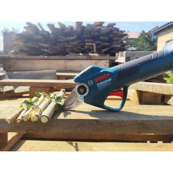 Аккумуляторные садовые ножницы Bosch Professional Pro Pruner, без акб