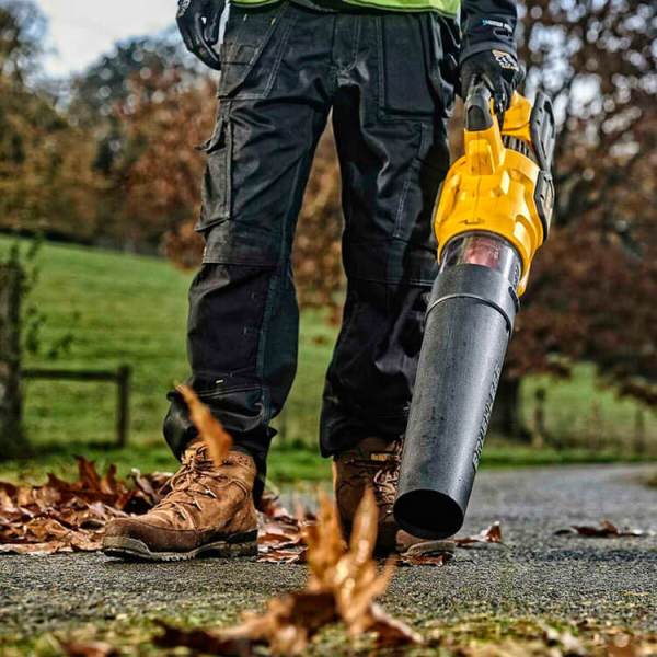 Аккумуляторная воздуходувка DeWALT DCMBA572N без акб и з/у