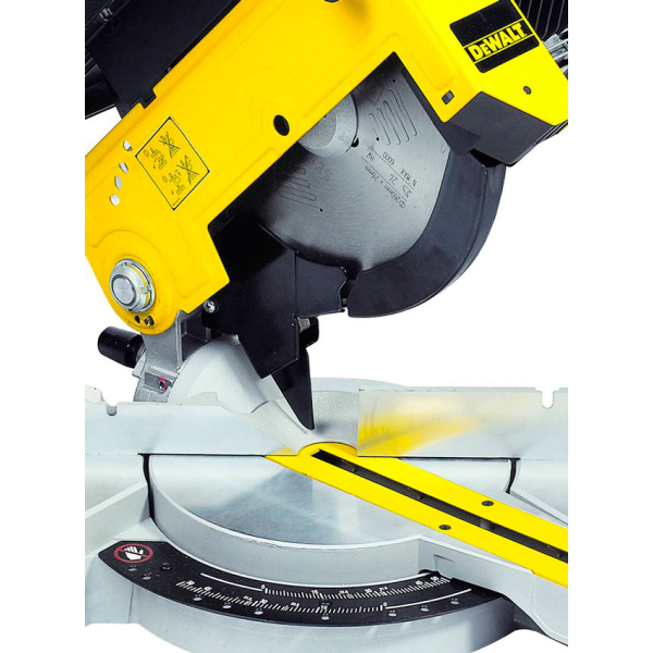 Универсальная торцовочная пила DeWalt DW711